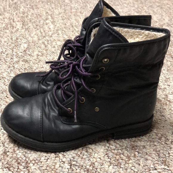 Qupid Shoes - Fleece interior fold over boots